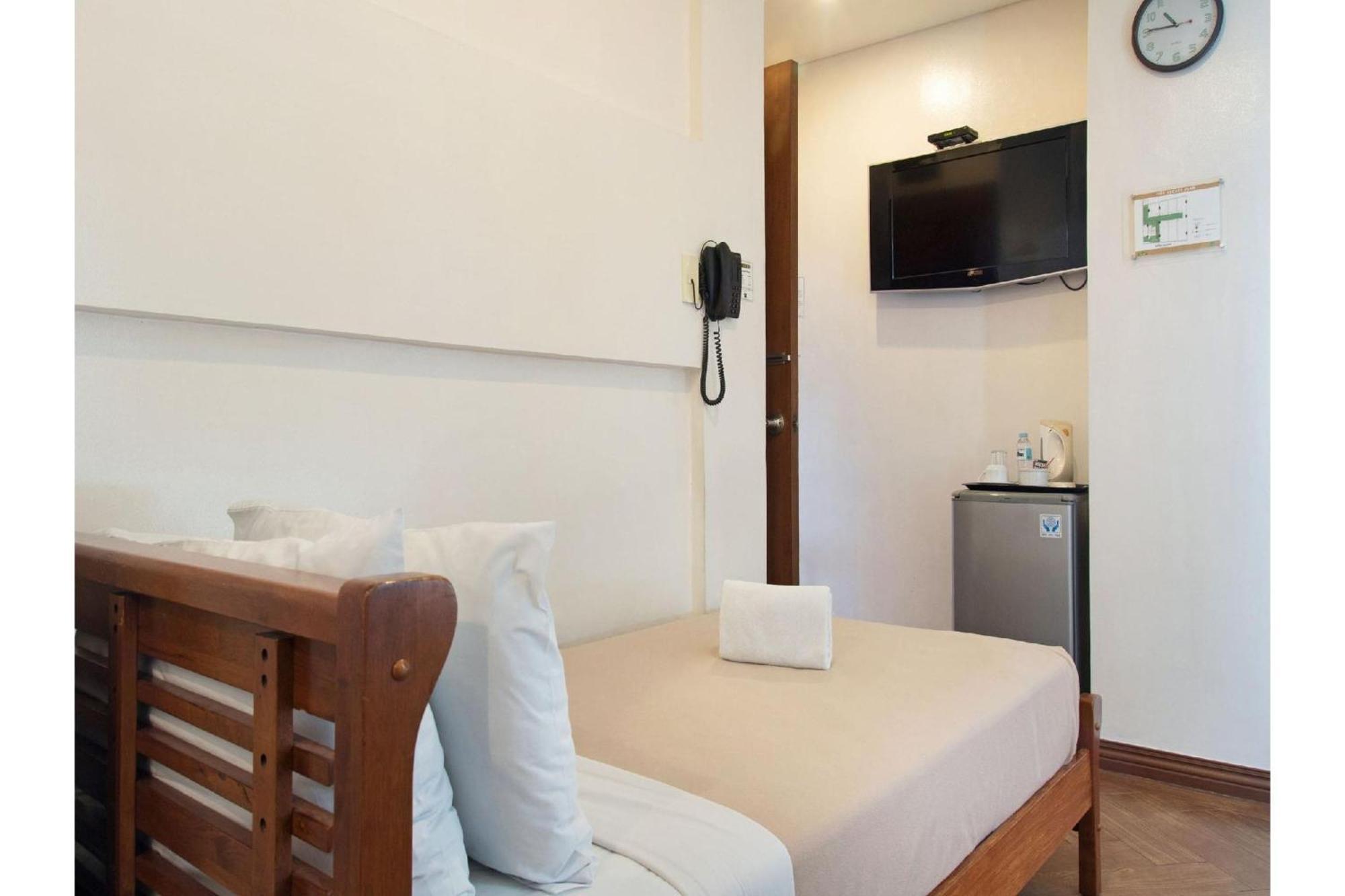 Townhouse Oak Avitel Hotel Near Osmena Highway, Pnr Pasay Station, Metro Manila Makati City Exterior foto